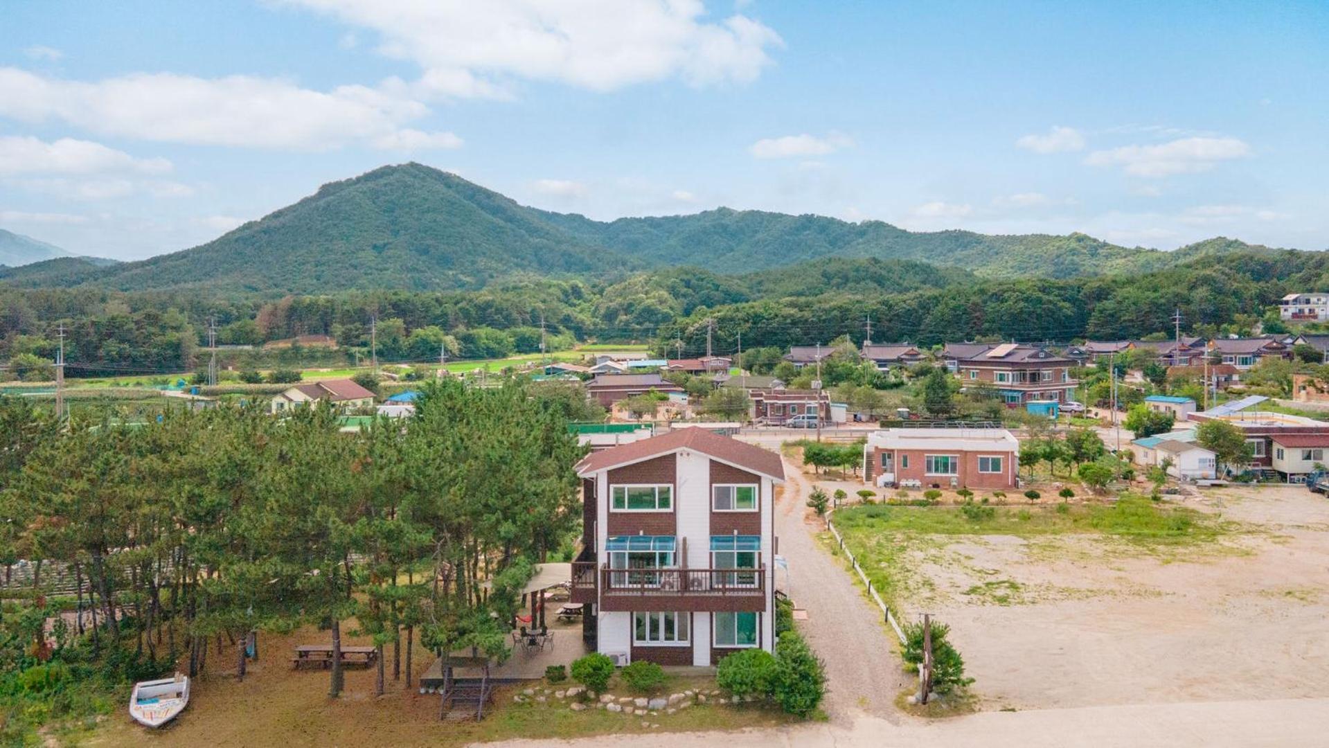 Goseong Omaju Pension Exterior foto